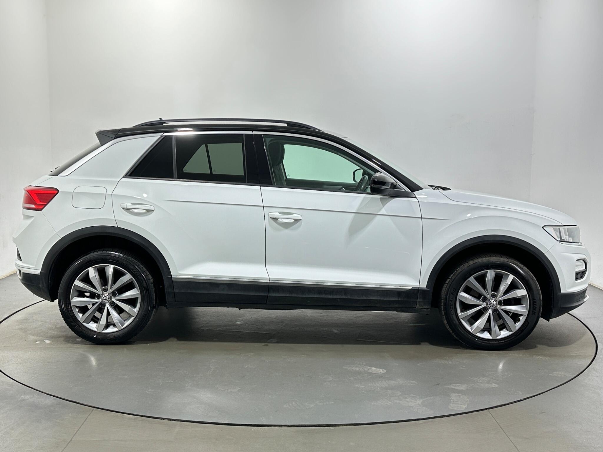 Volkswagen T-Roc view 9
