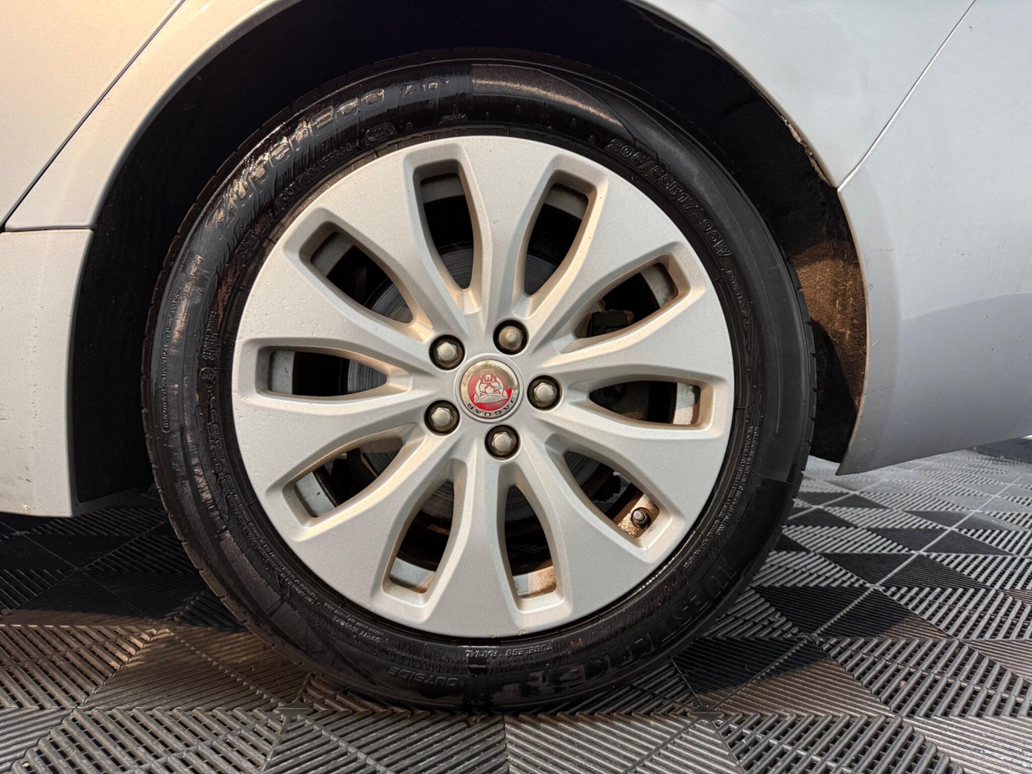 Jaguar Xe view 25