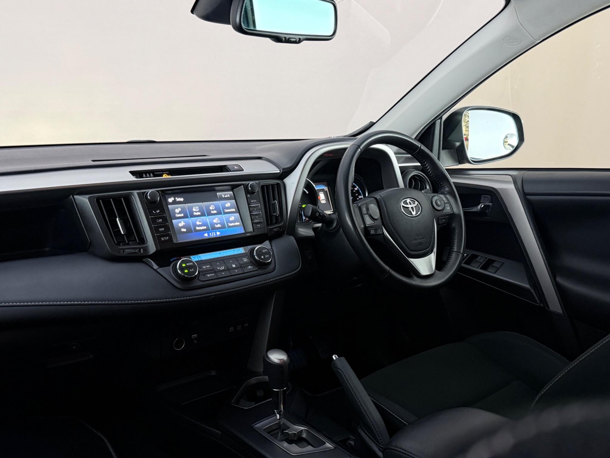 Toyota Rav4 view 4