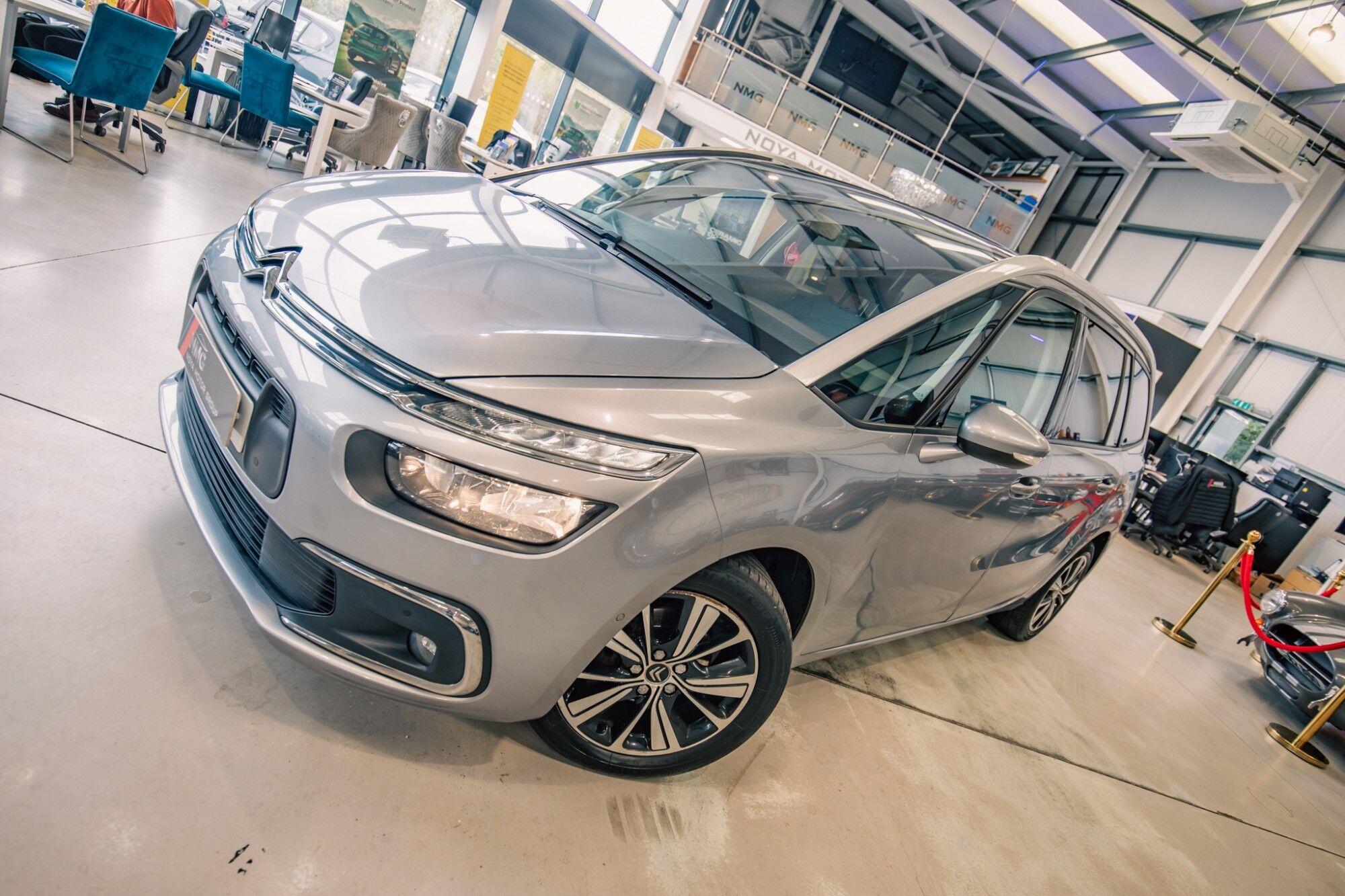 Citroen Grand C4 Picasso view 5