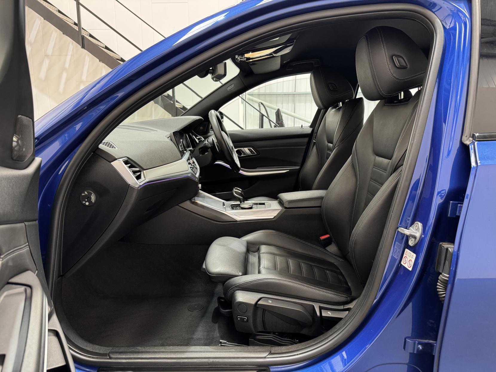 BMW 3 Series view 51
