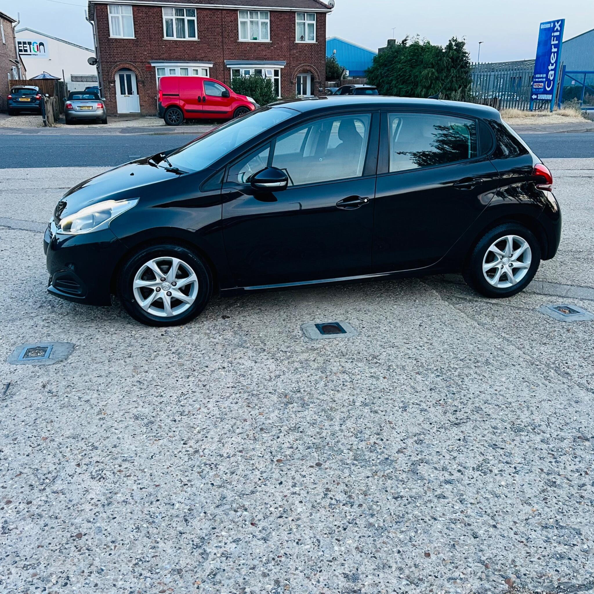 Peugeot 208 view 8