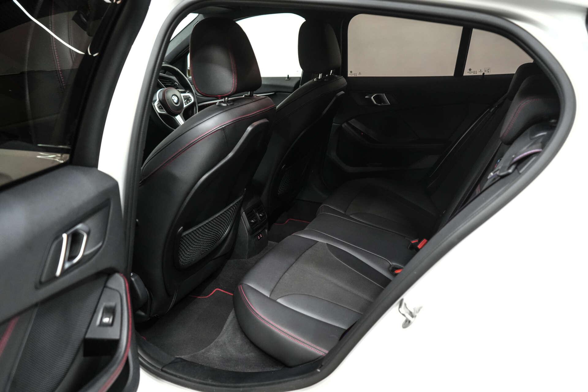BMW 1 Series view 19