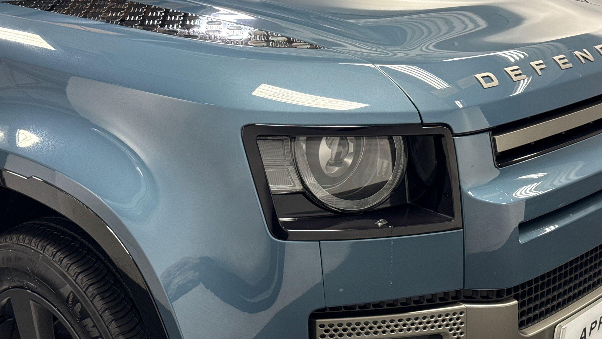 Land Rover Defender view 17