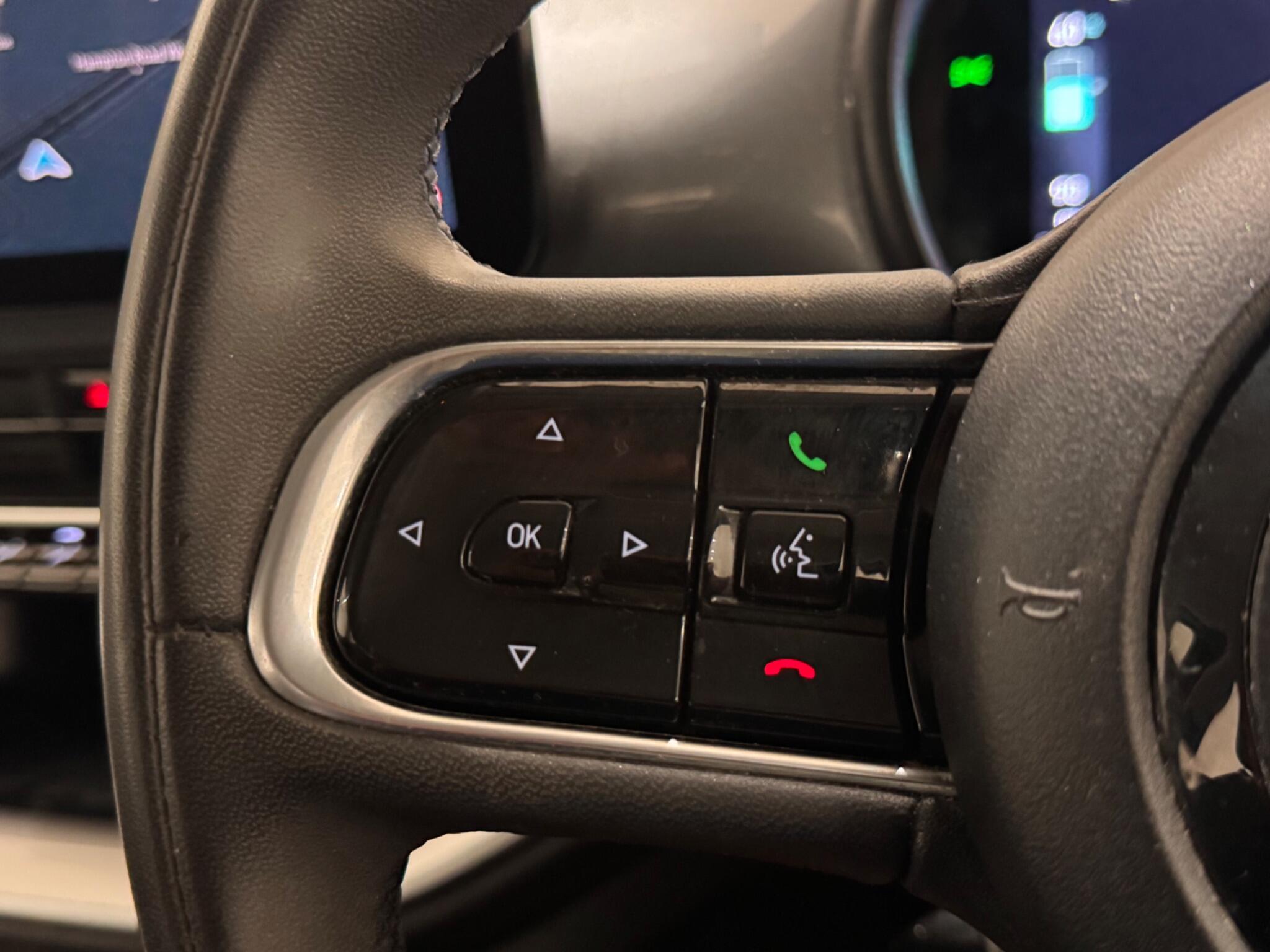 Fiat 500E view 11
