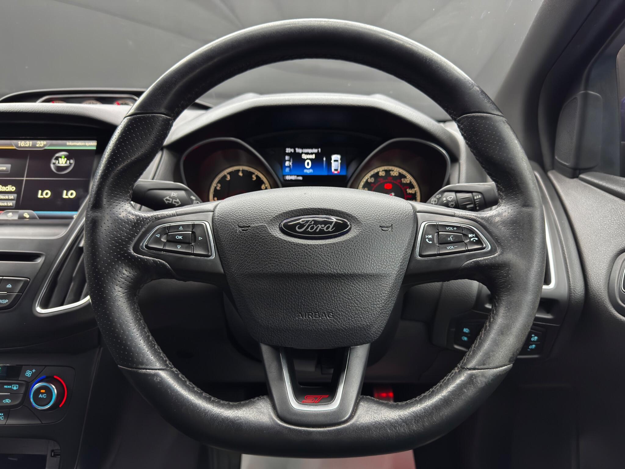 Ford Focus view 19