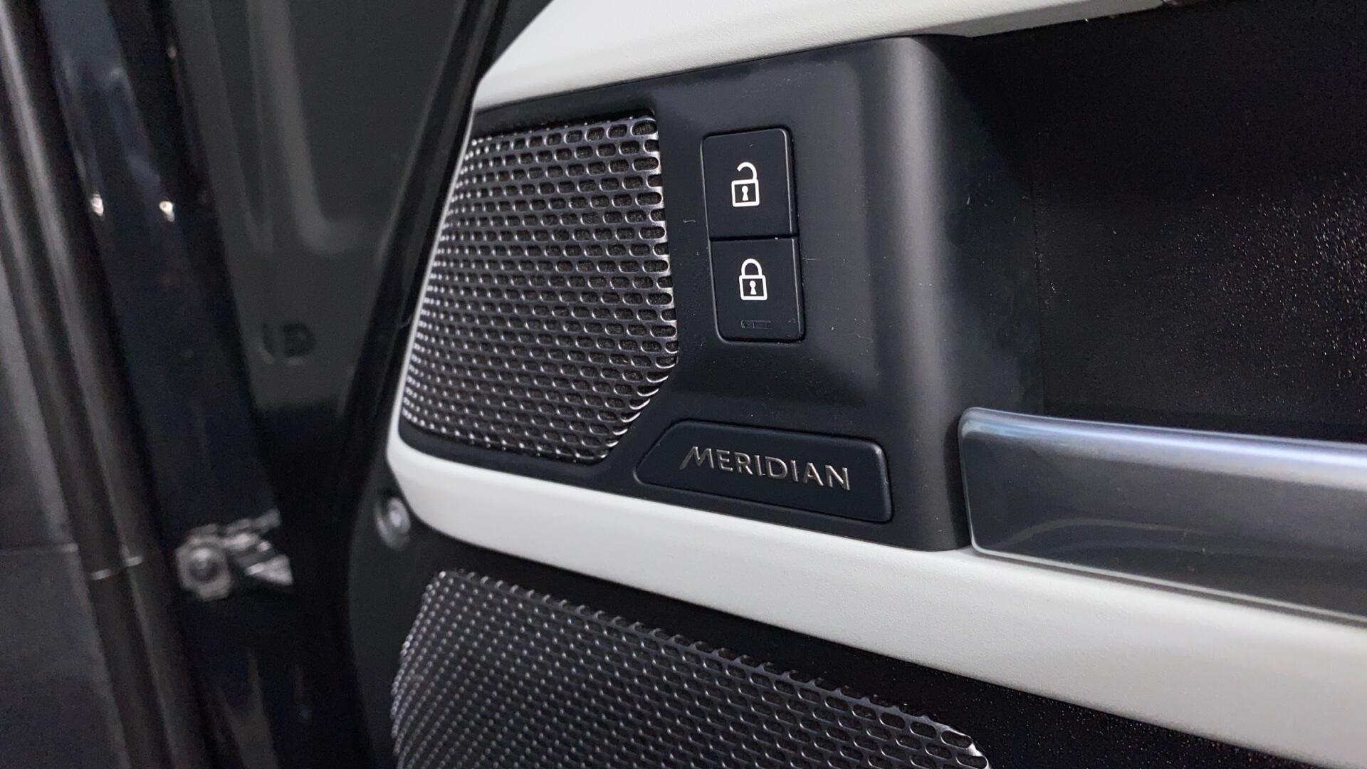 Land Rover Defender view 28