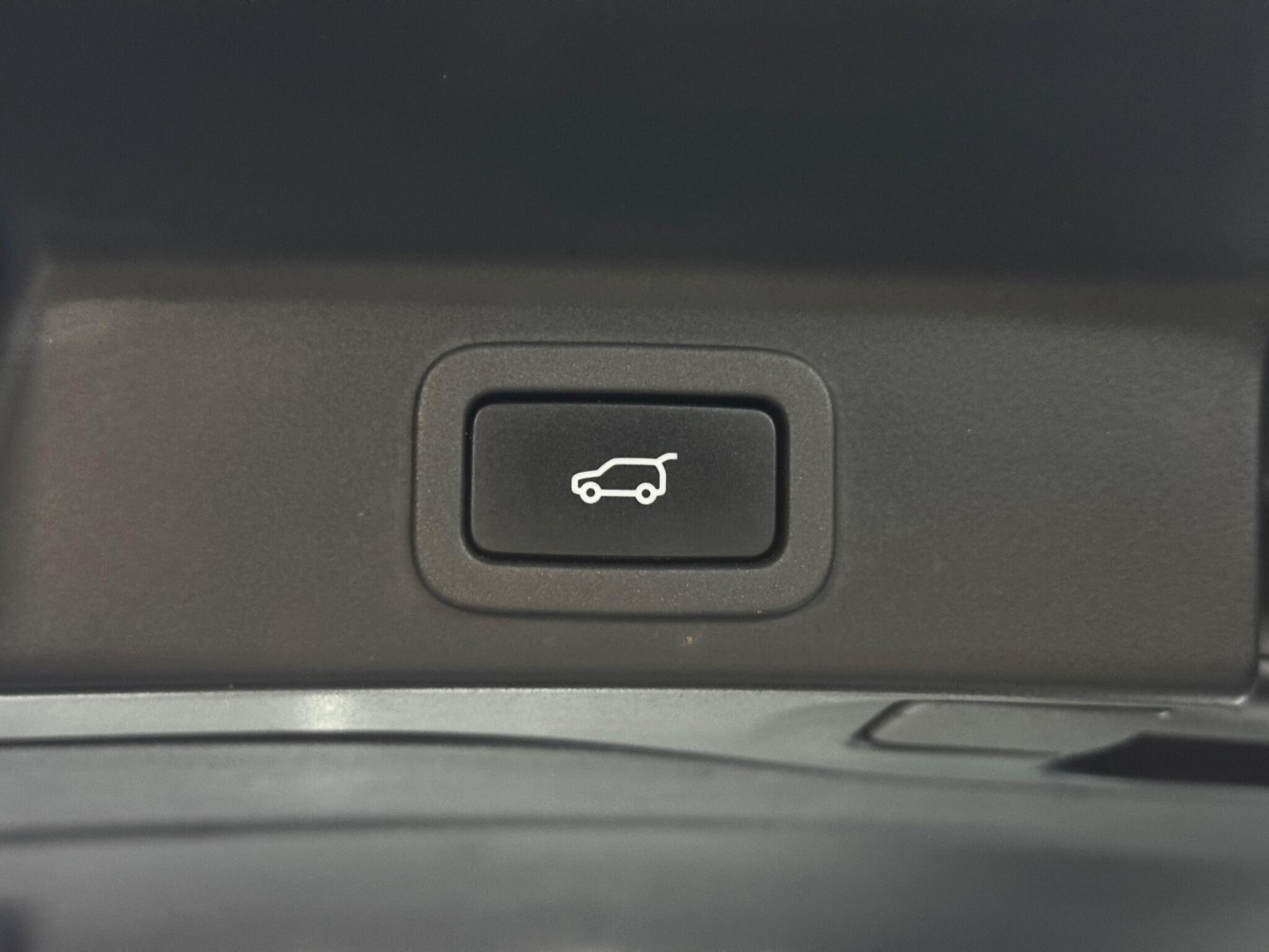 Jaguar F-Pace view 36