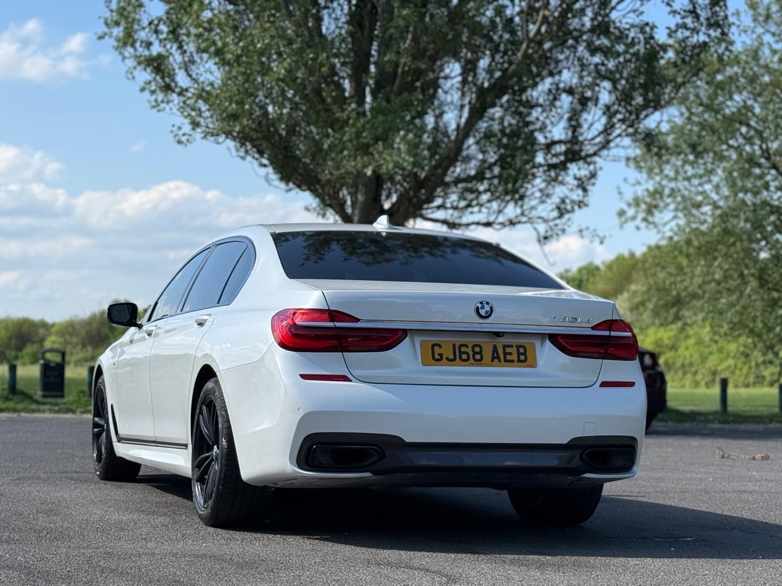 BMW 7 Series view 8
