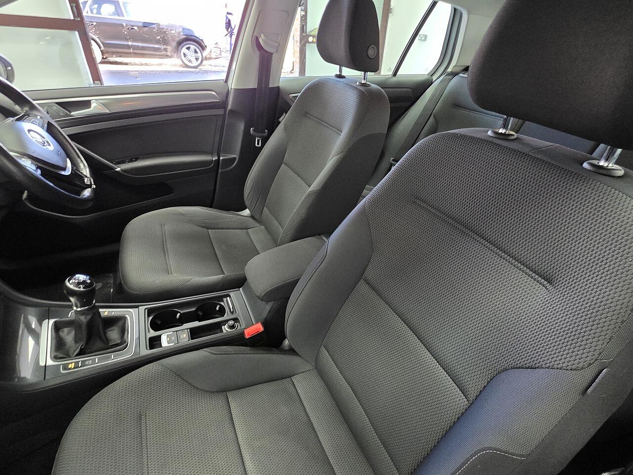Volkswagen Golf view 19