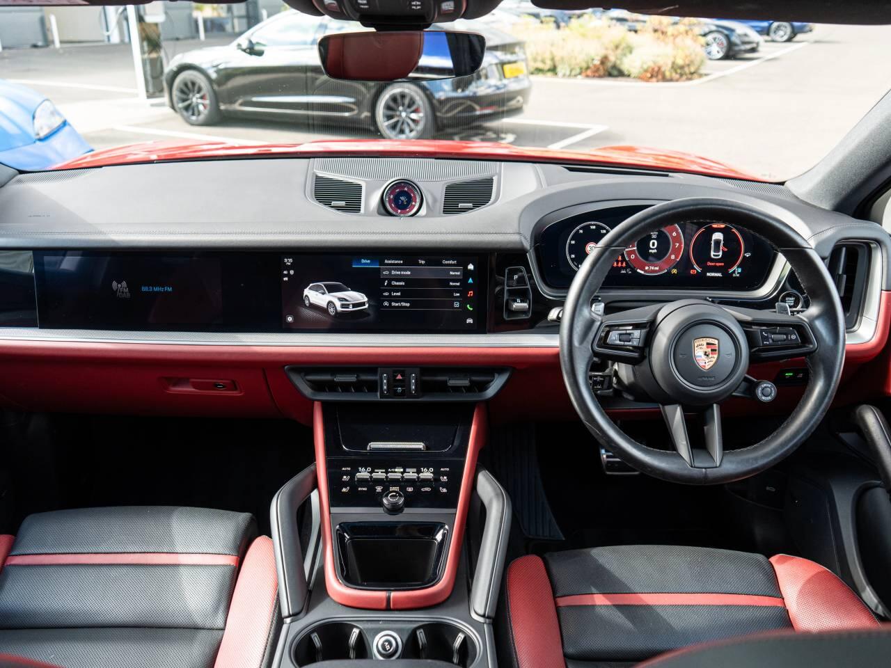 Porsche Cayenne view 29