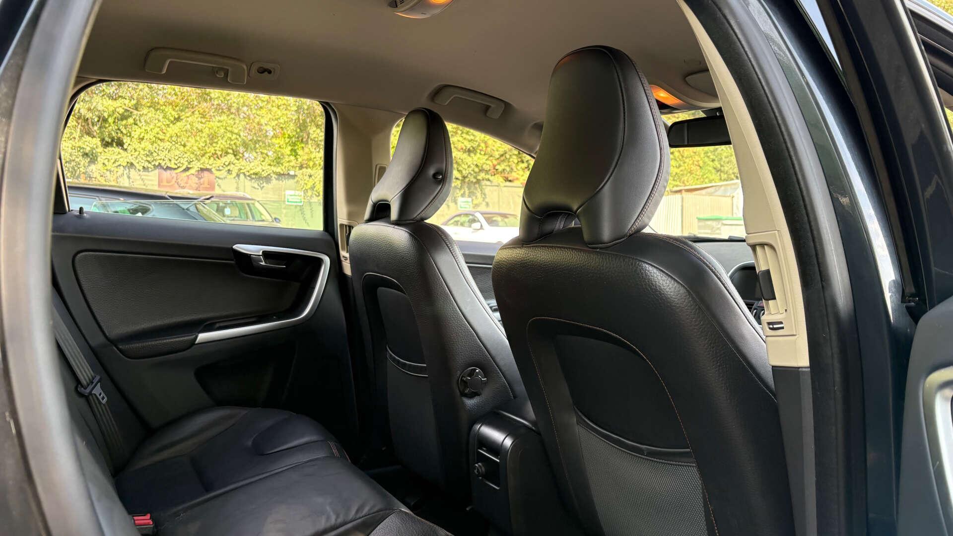 Volvo XC60 view 9