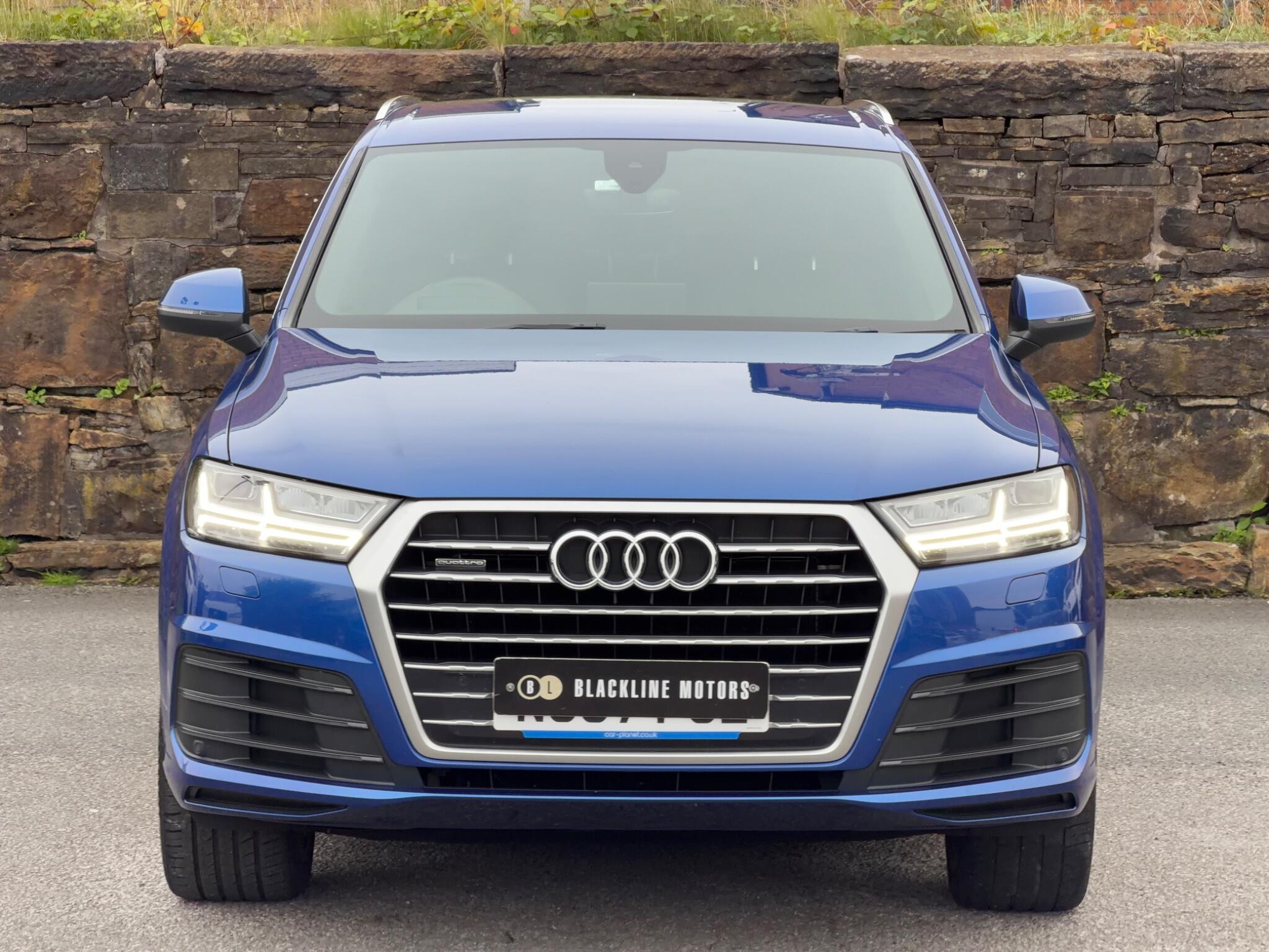Audi Q7 view 2