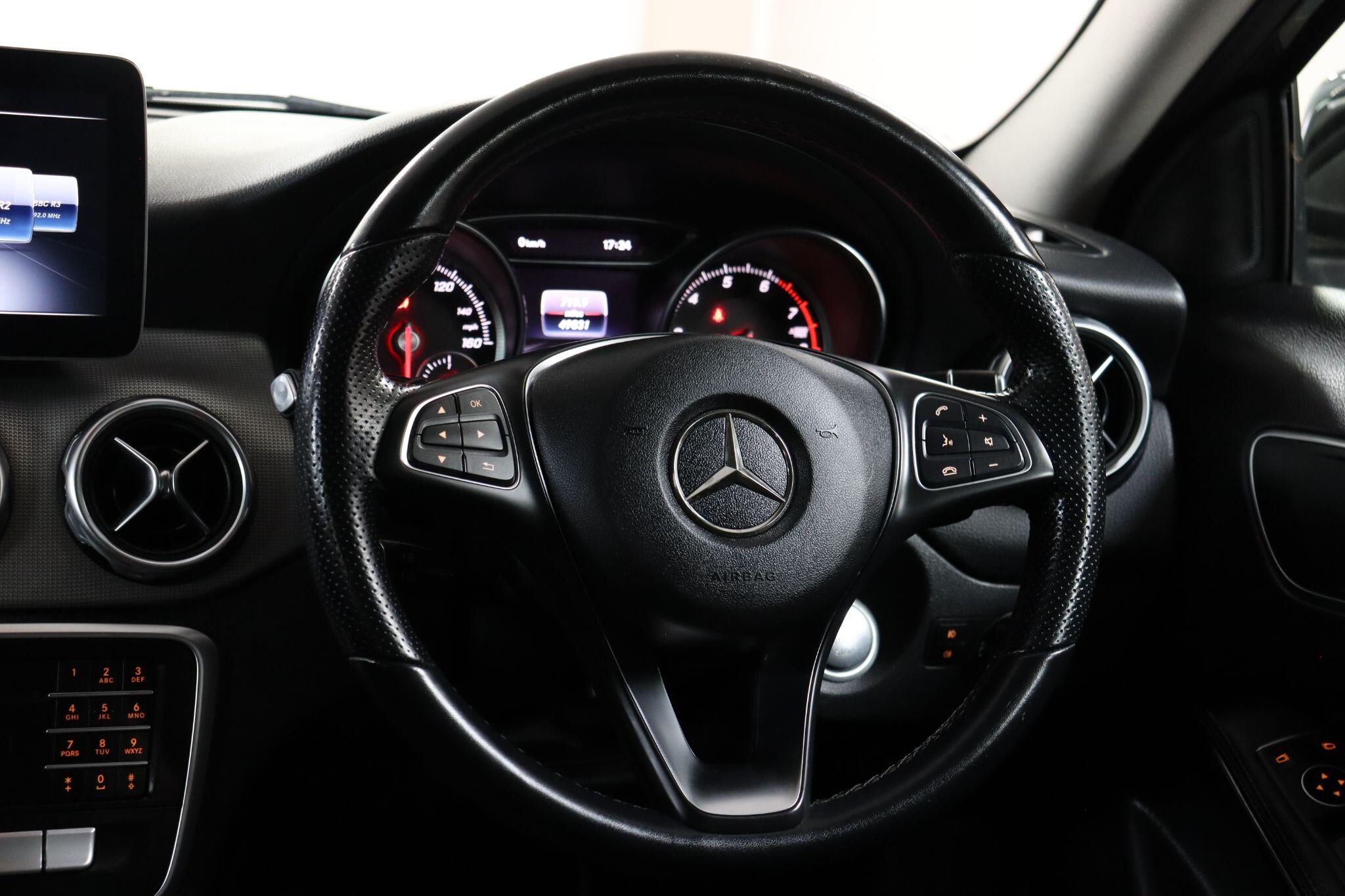 Mercedes-Benz Gla view 44