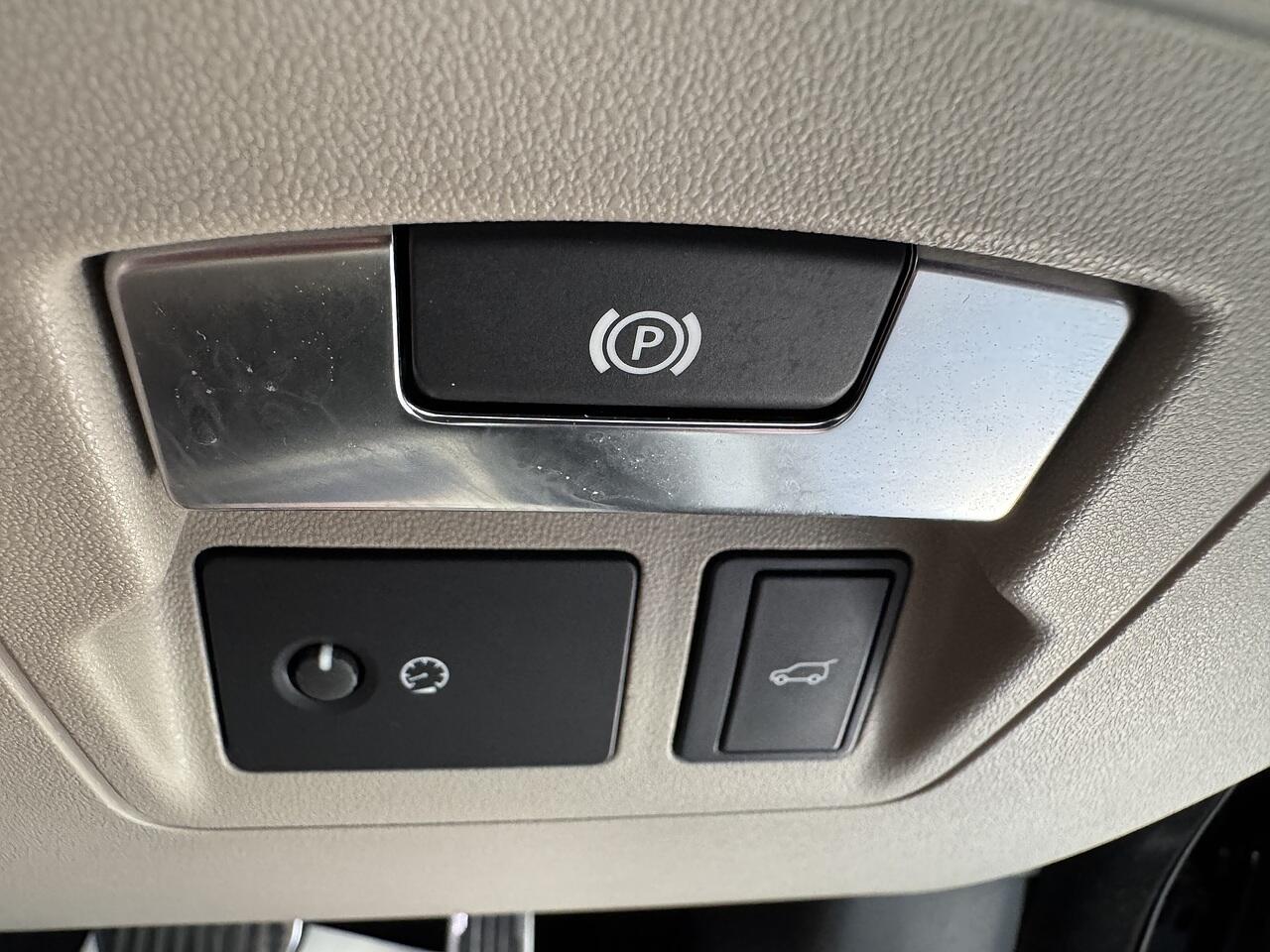 Land Rover Range Rover Velar view 27