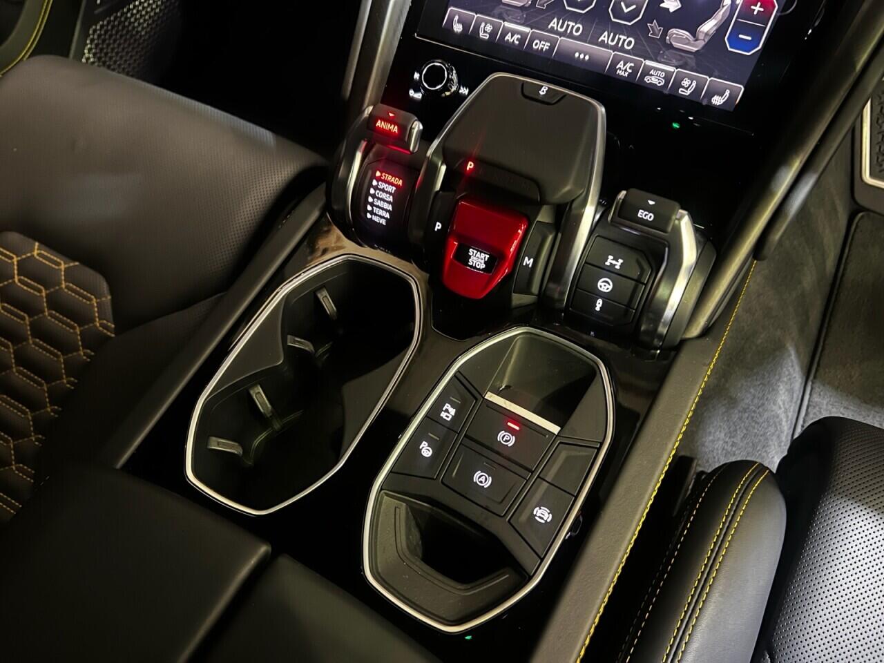 Lamborghini Urus view 17