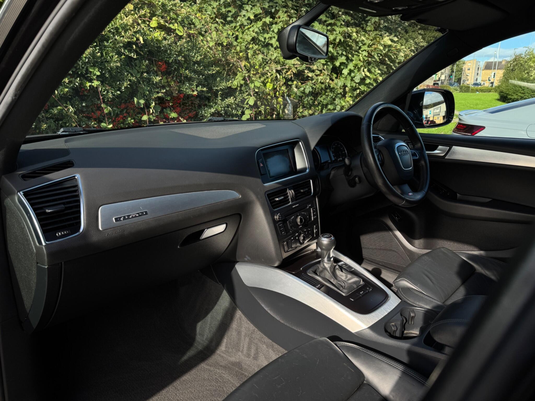 Audi Q5 view 16