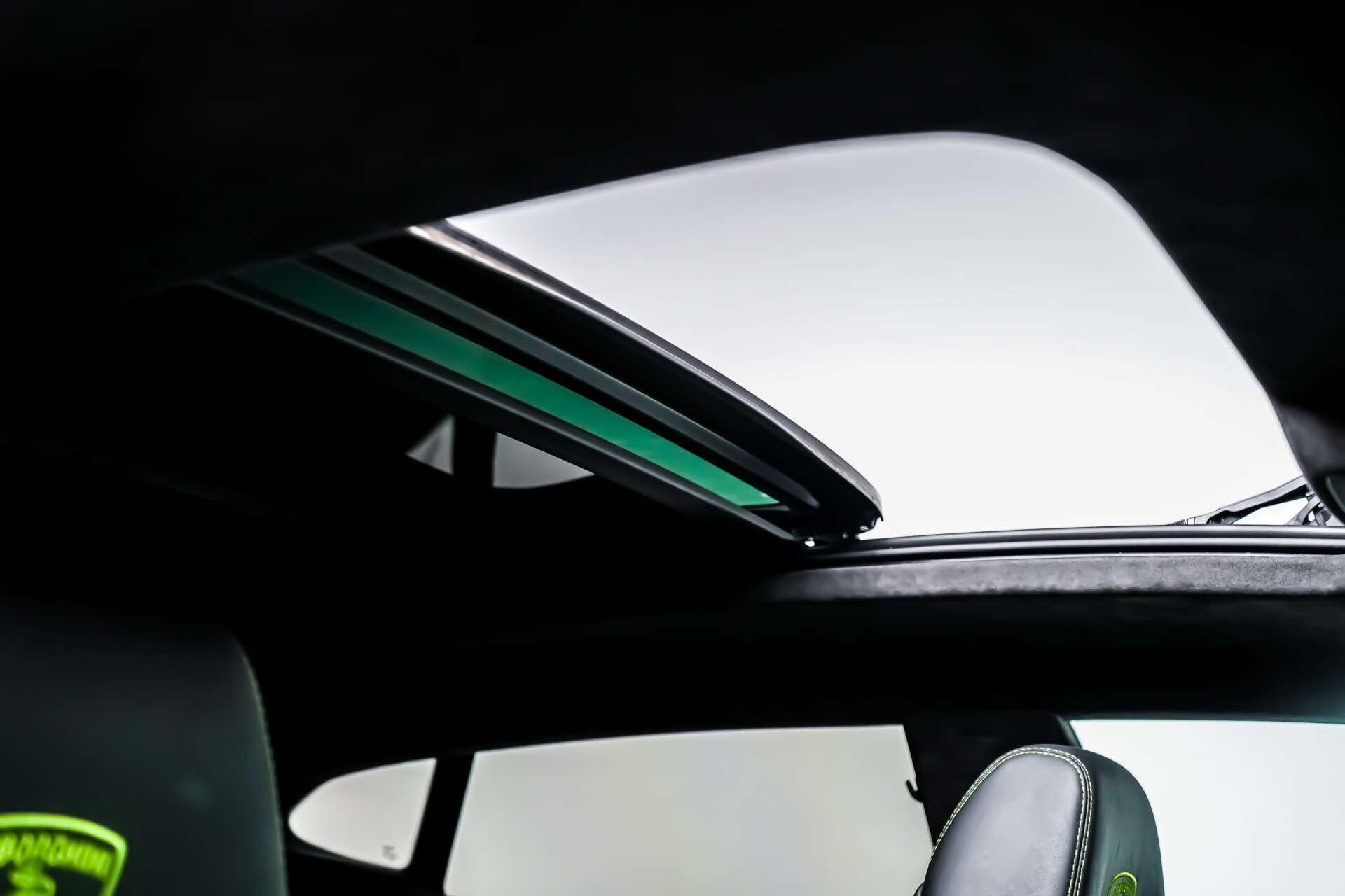 Lamborghini Urus view 7