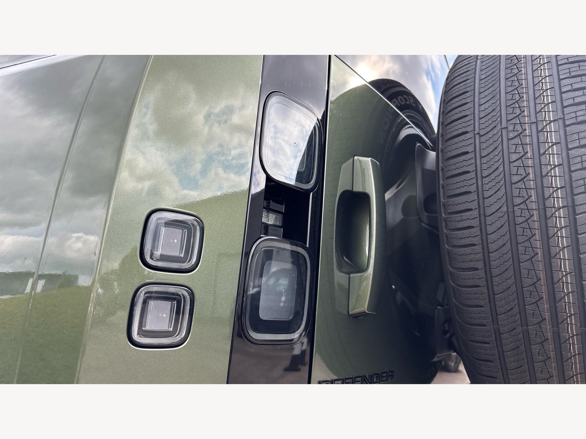 Land Rover Defender view 23