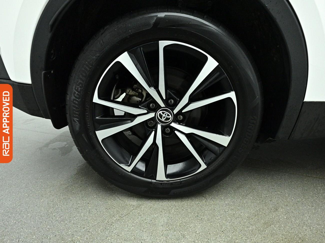 Toyota C-HR view 26