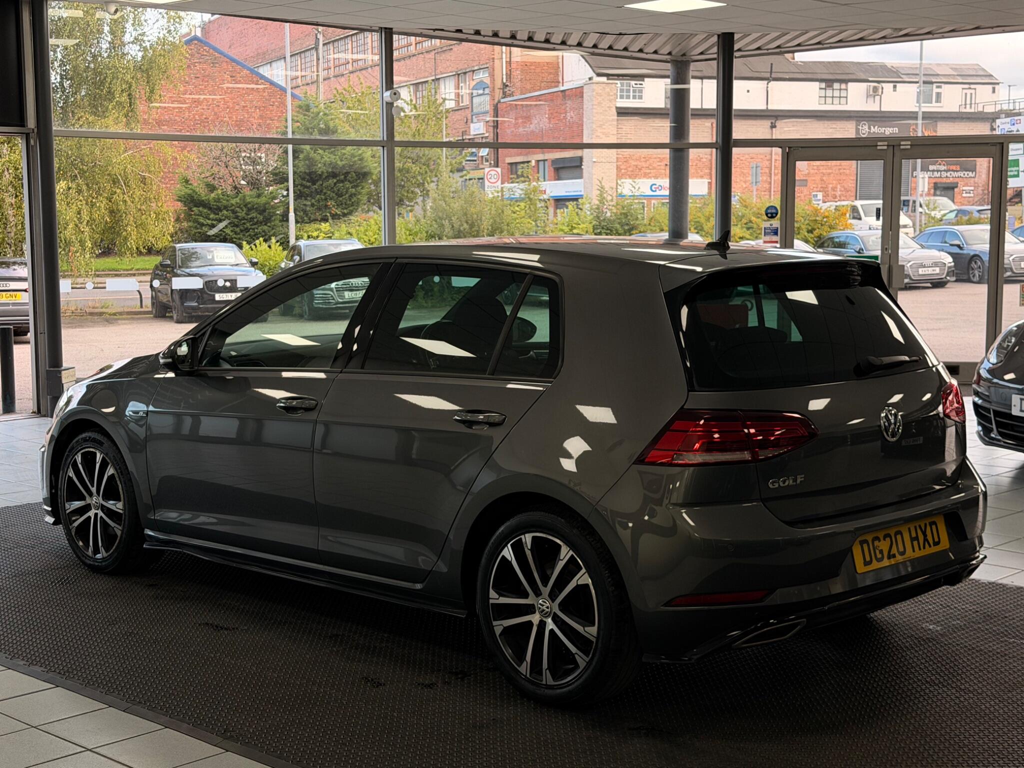 Volkswagen Golf view 5