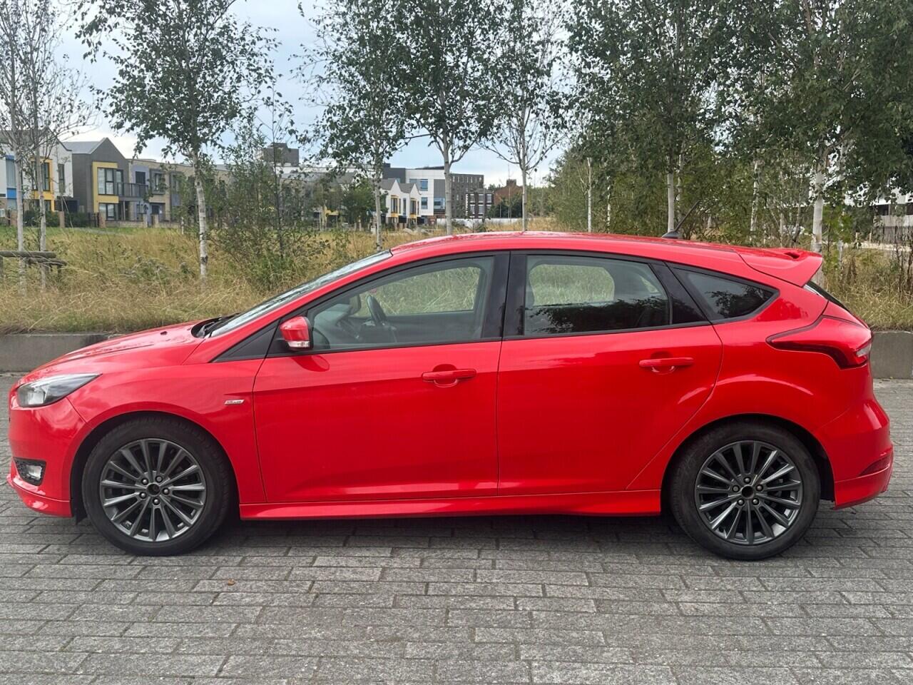 Ford Focus view 10