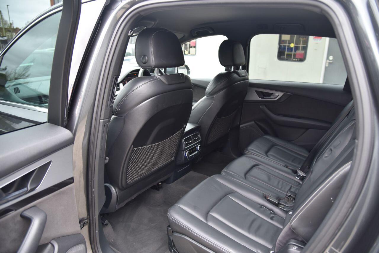 Audi Q7 view 25