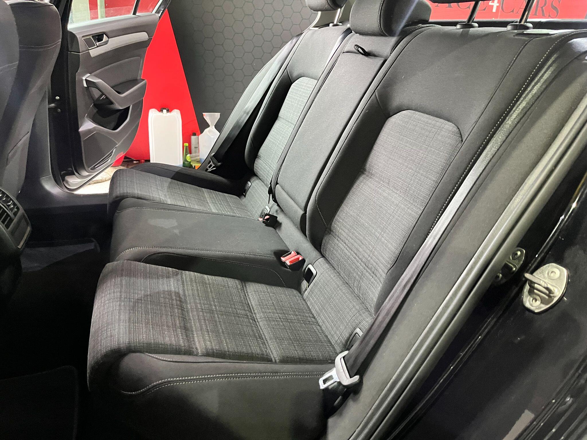 Volkswagen Passat view 37