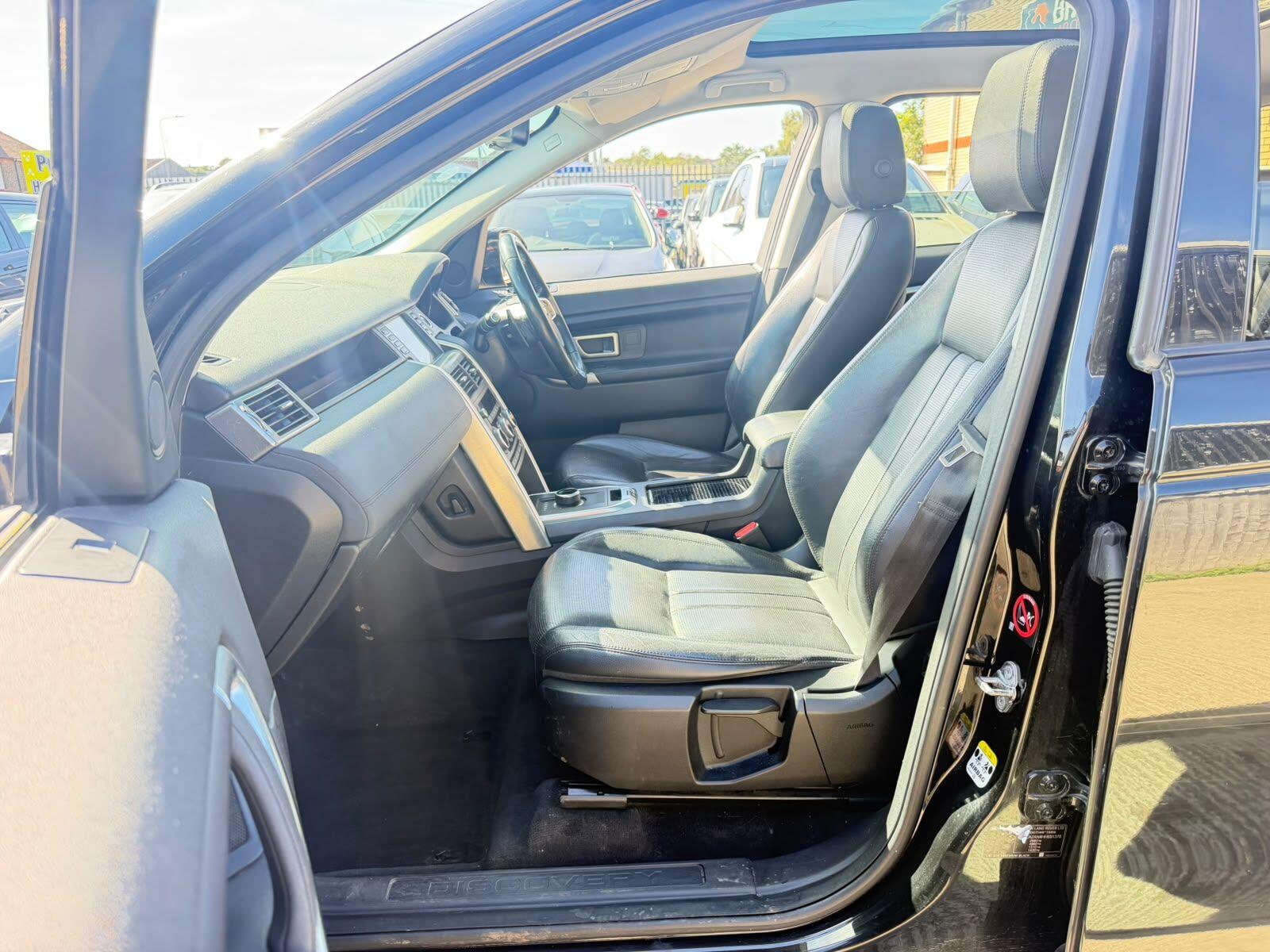 Land Rover Discovery Sport view 33