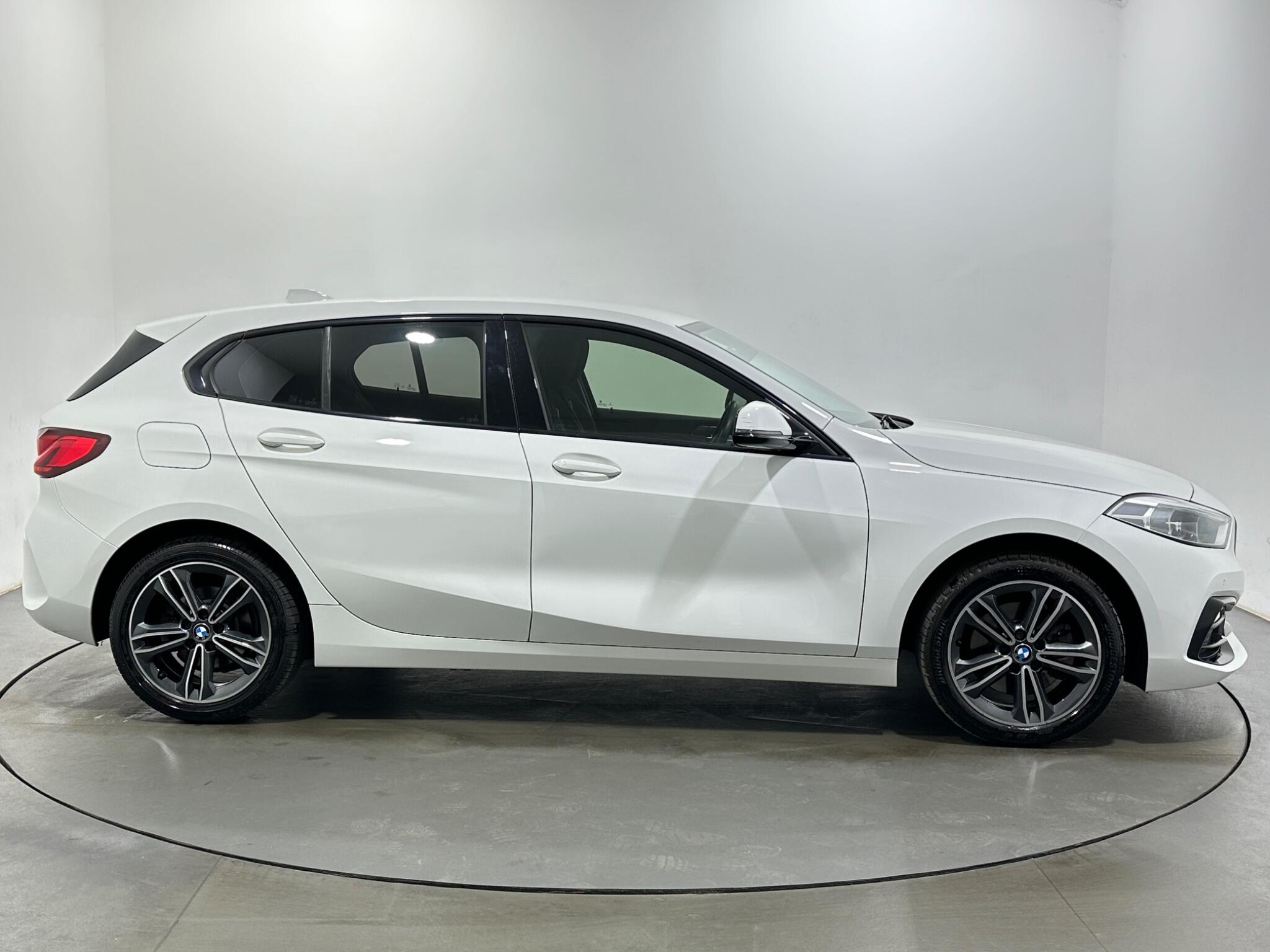 BMW 1 Series view 9