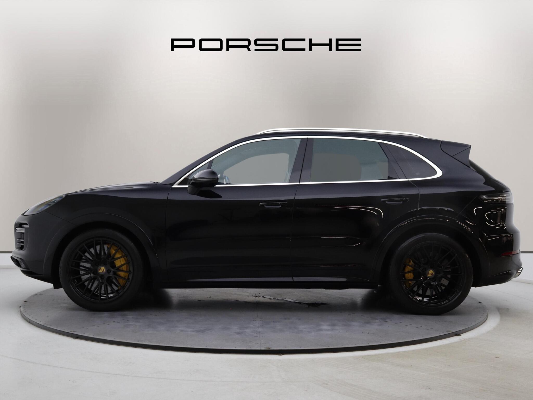 Porsche Cayenne view 4