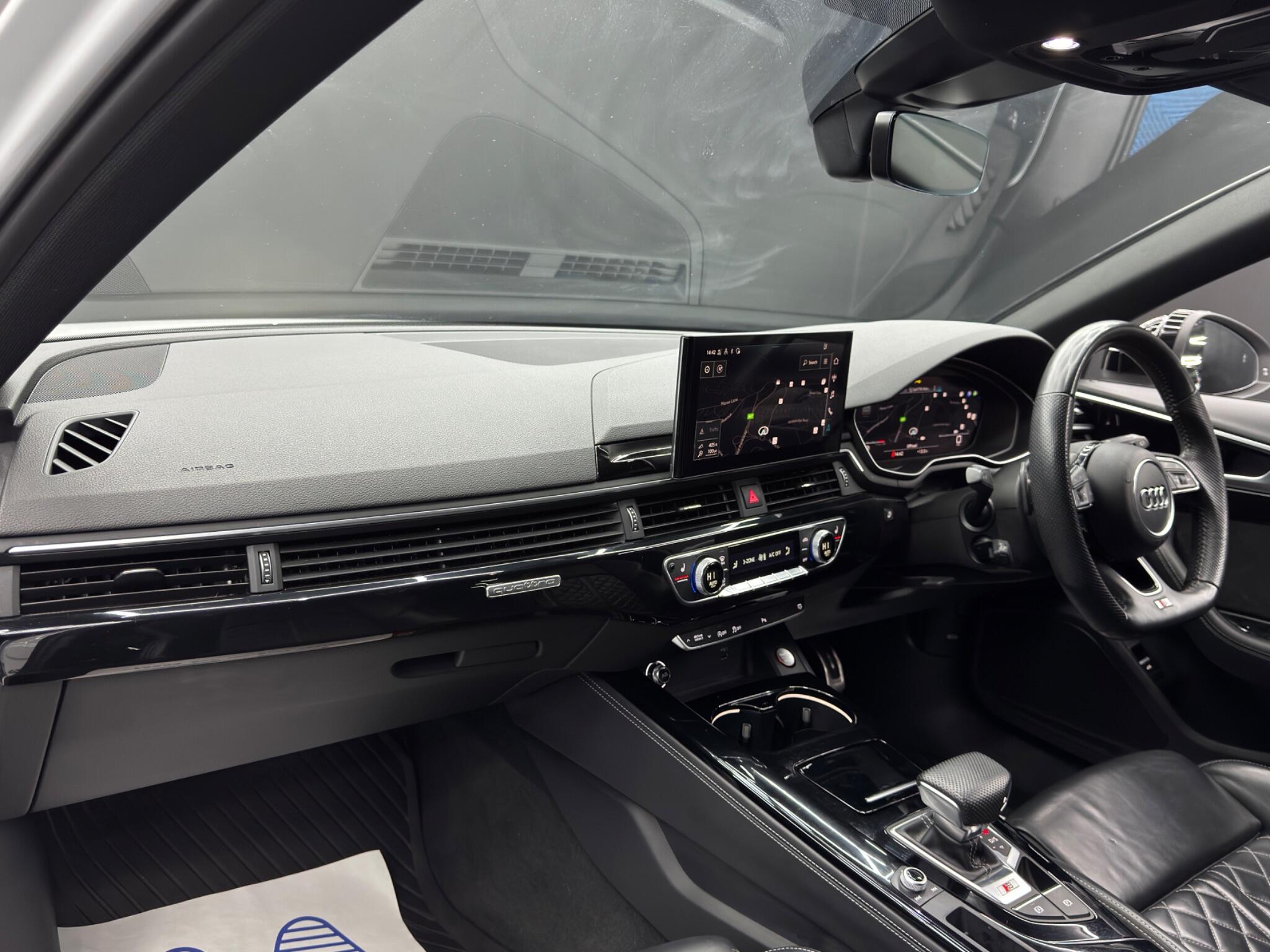 Audi S4 view 11