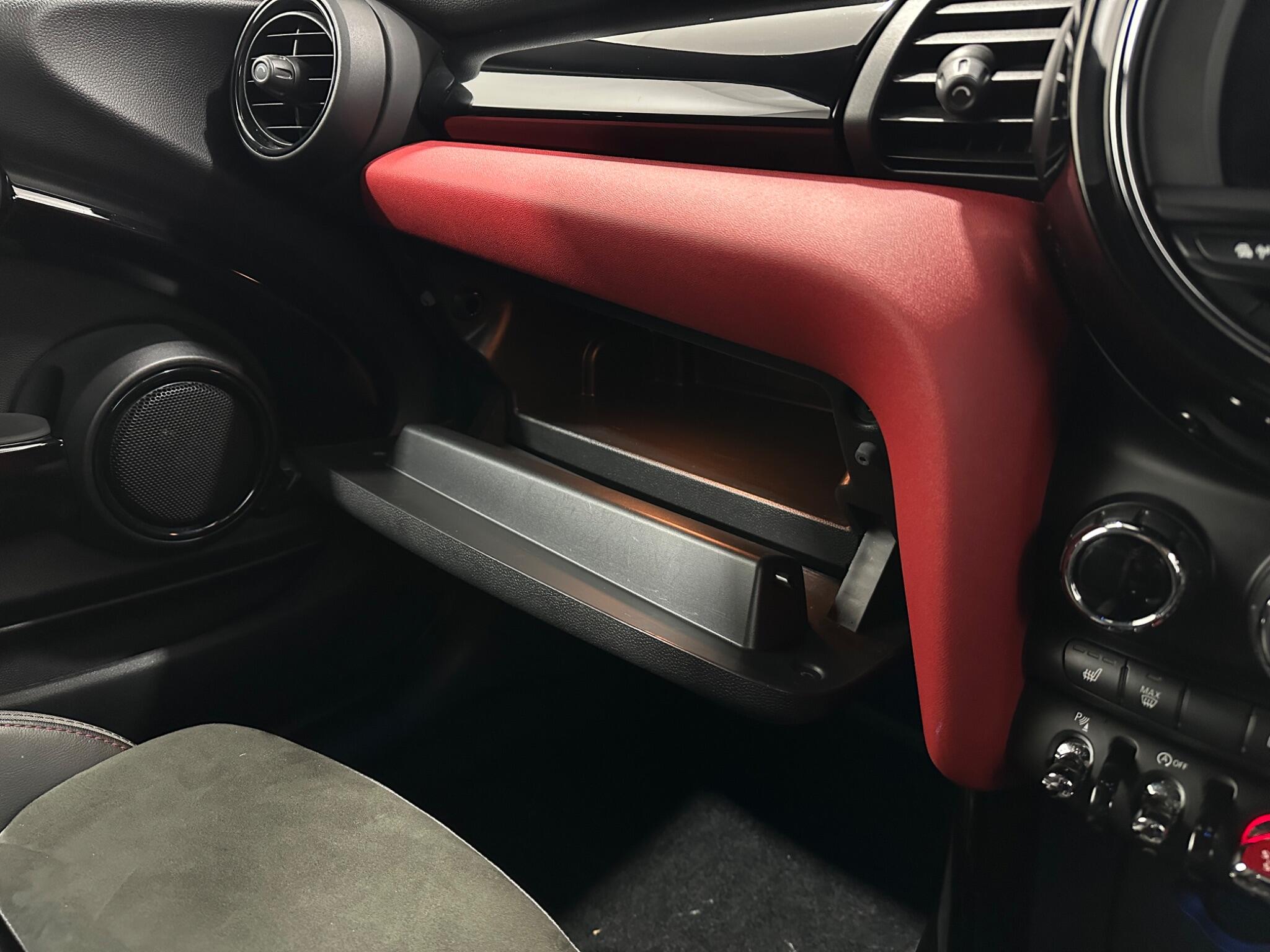 Mini Hatch view 29