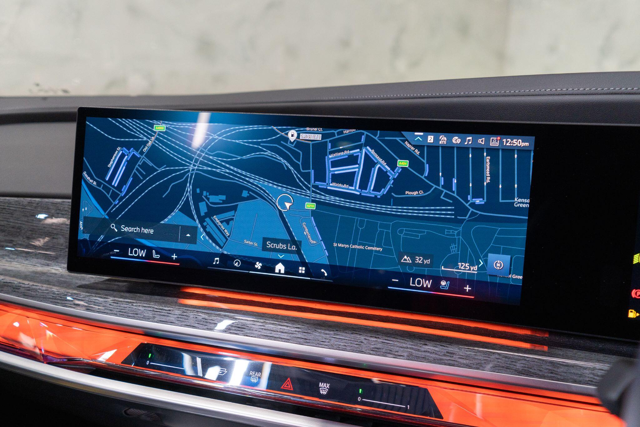 BMW 7 Series view 17