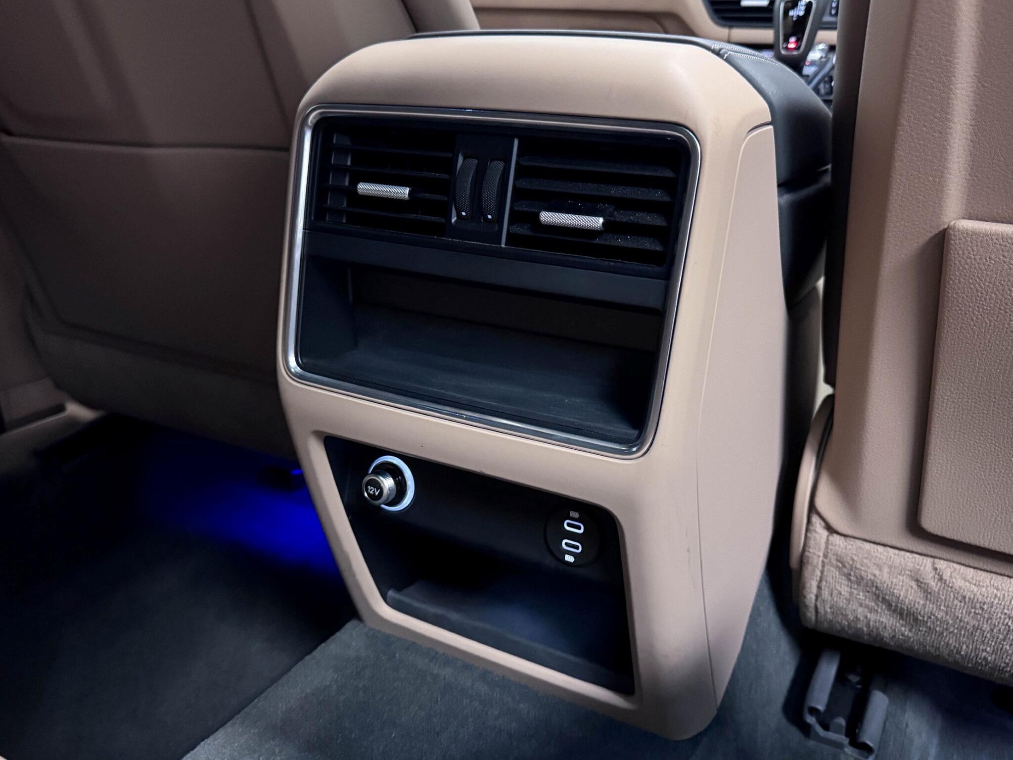 Porsche Cayenne view 19