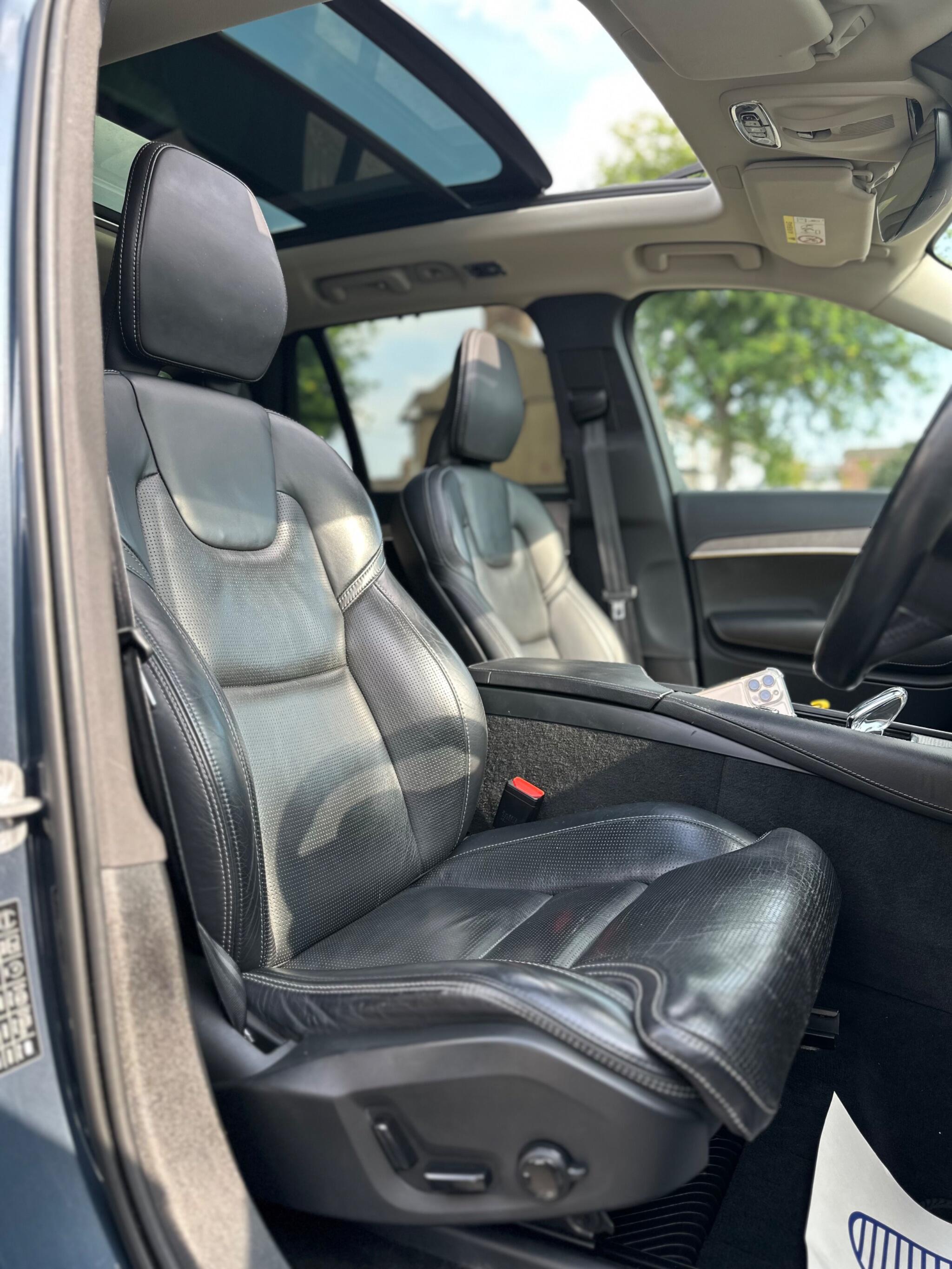 Volvo XC90 view 12