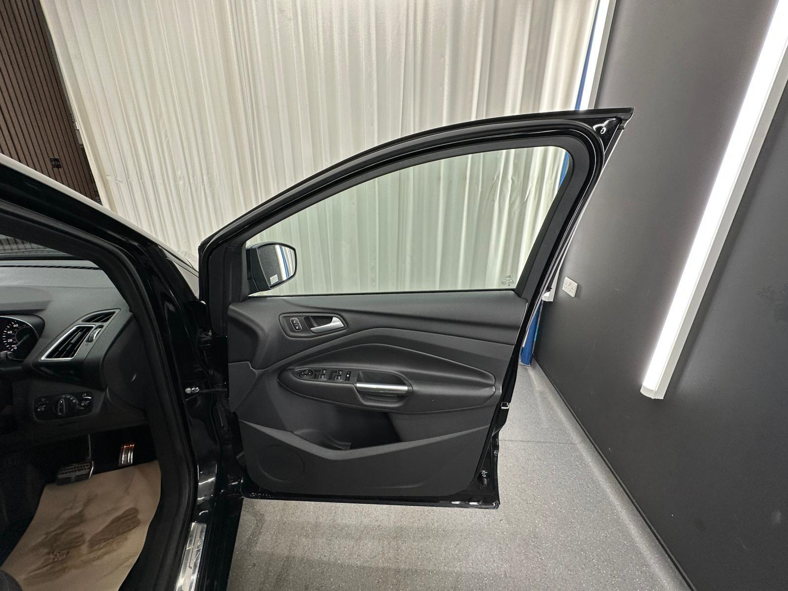 Ford Kuga view 16