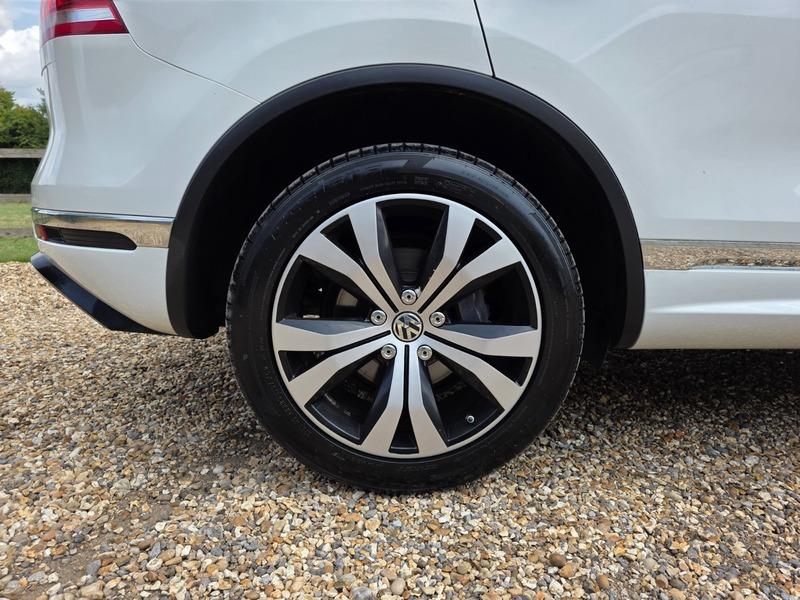 2015 Volkswagen Touareg image 21