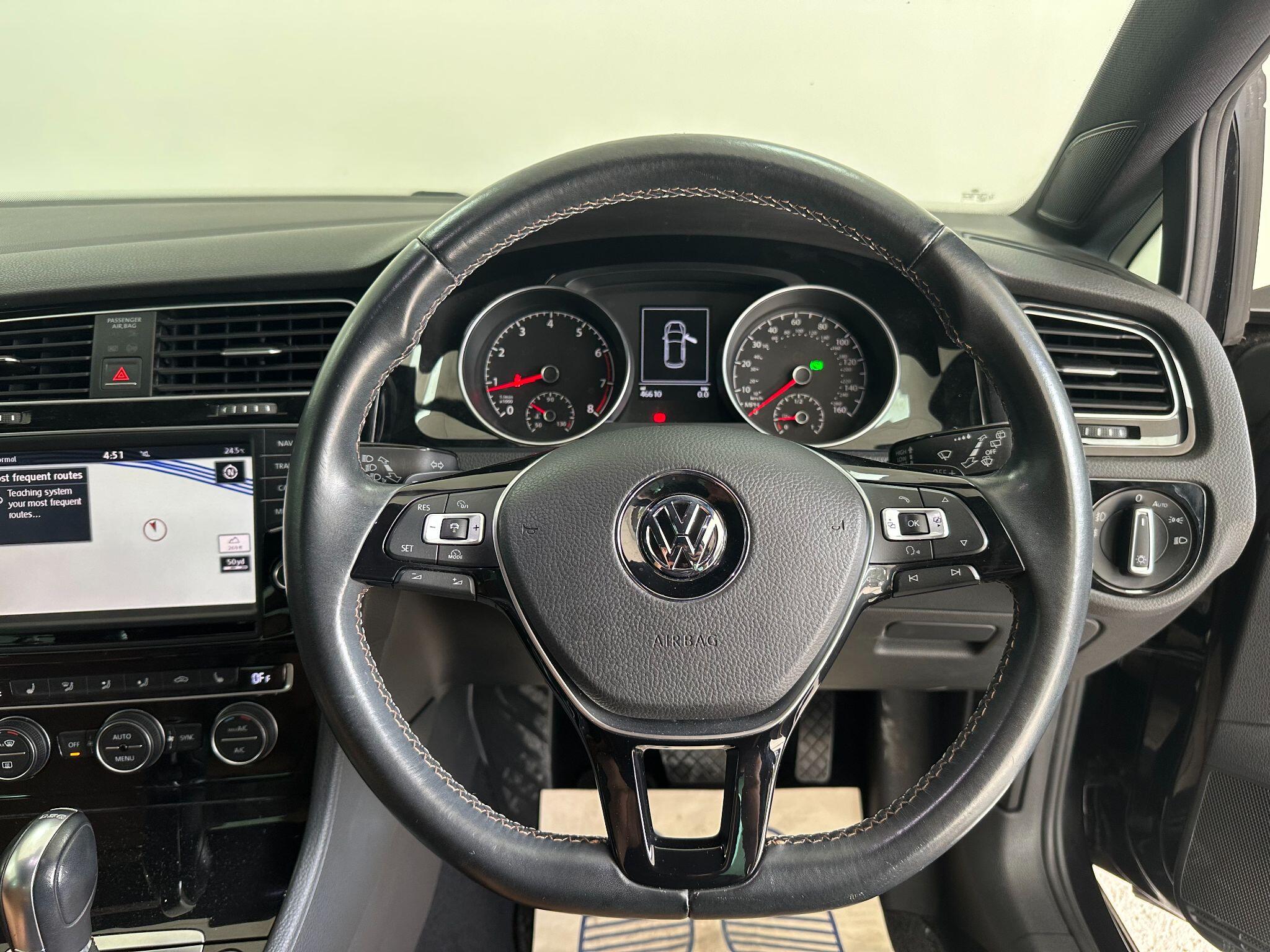 2015 Volkswagen Golf image 16