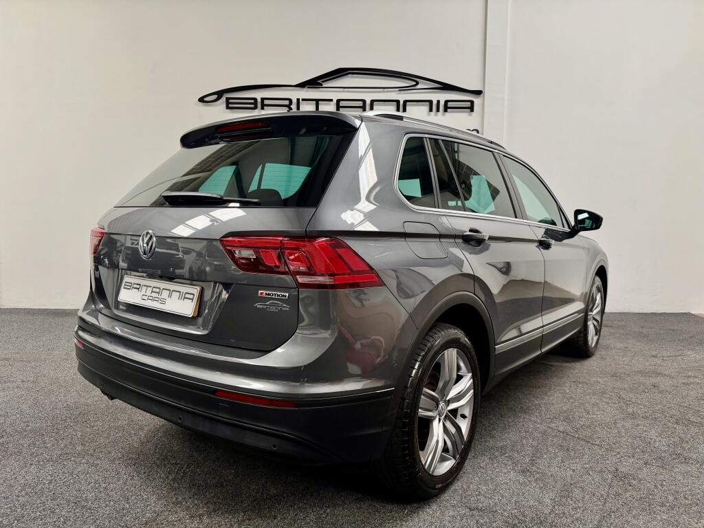 Volkswagen Tiguan view 4
