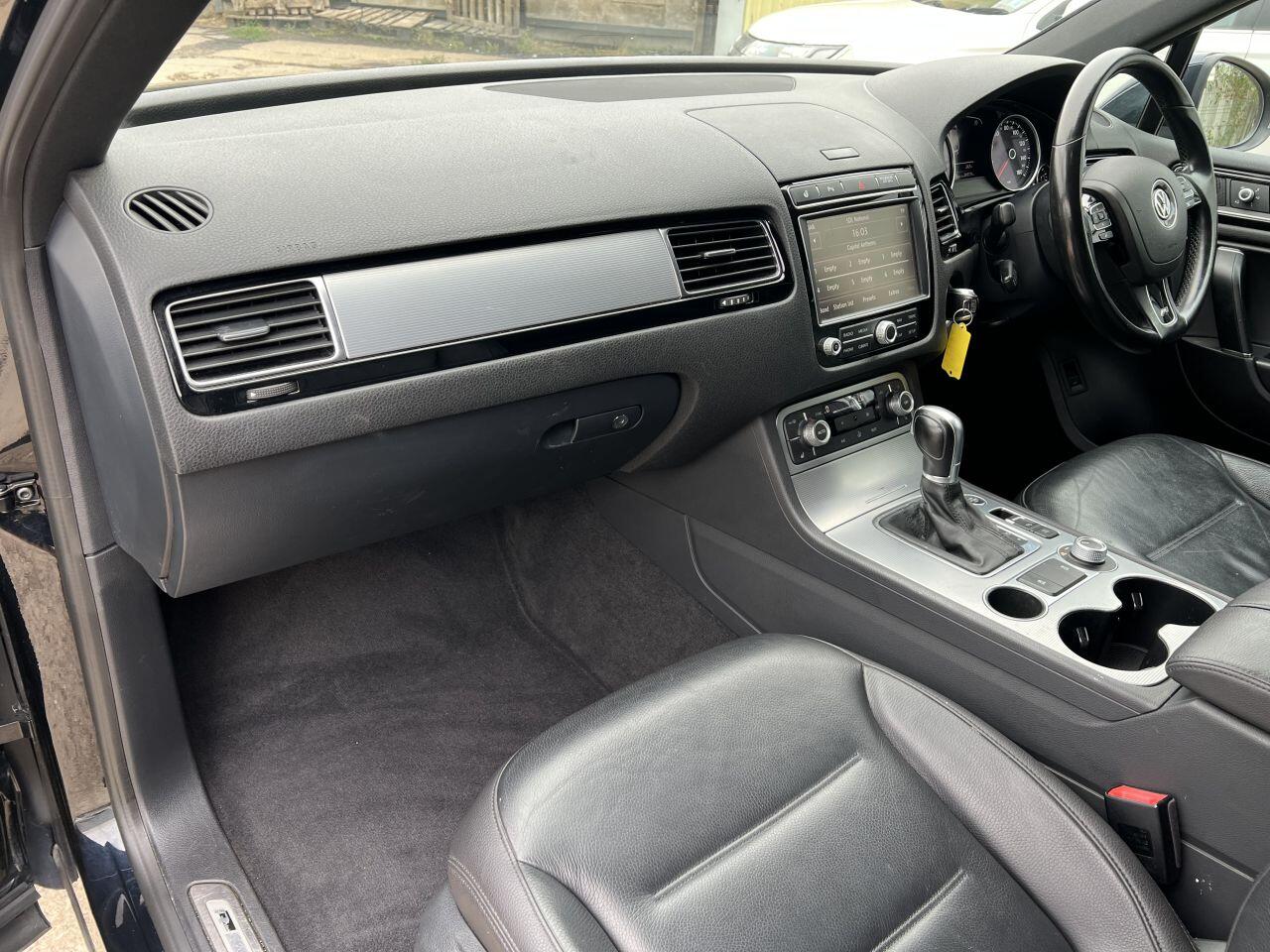 Volkswagen Touareg view 23