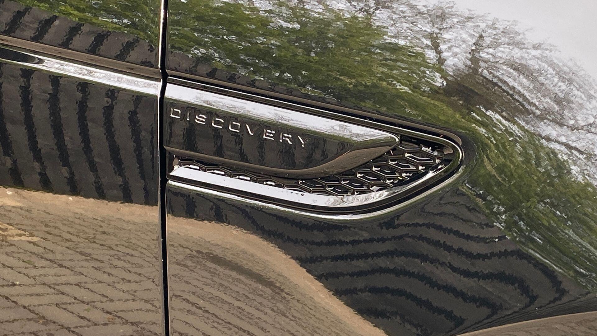 Land Rover Discovery Sport view 21
