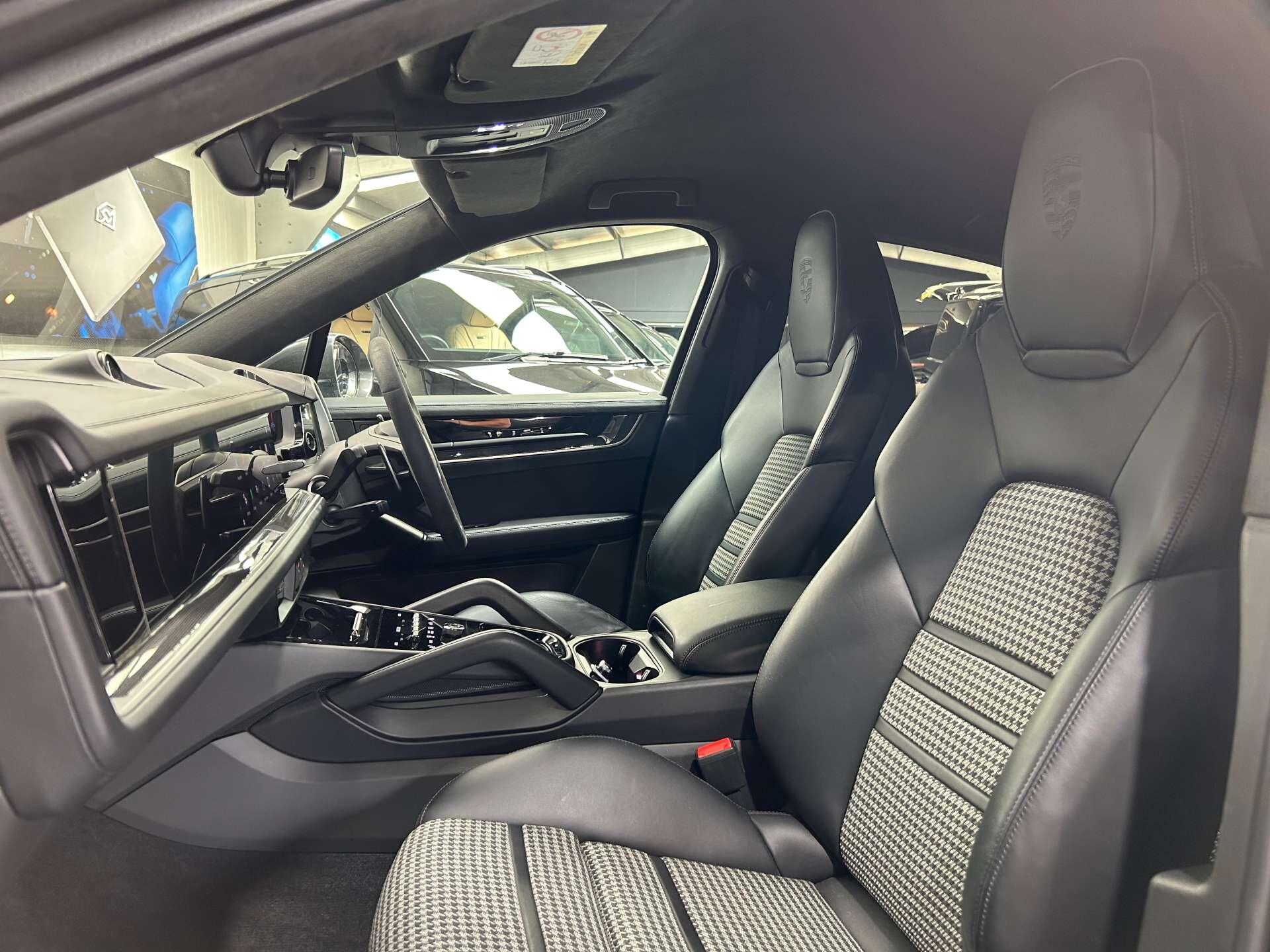 Porsche Cayenne view 2
