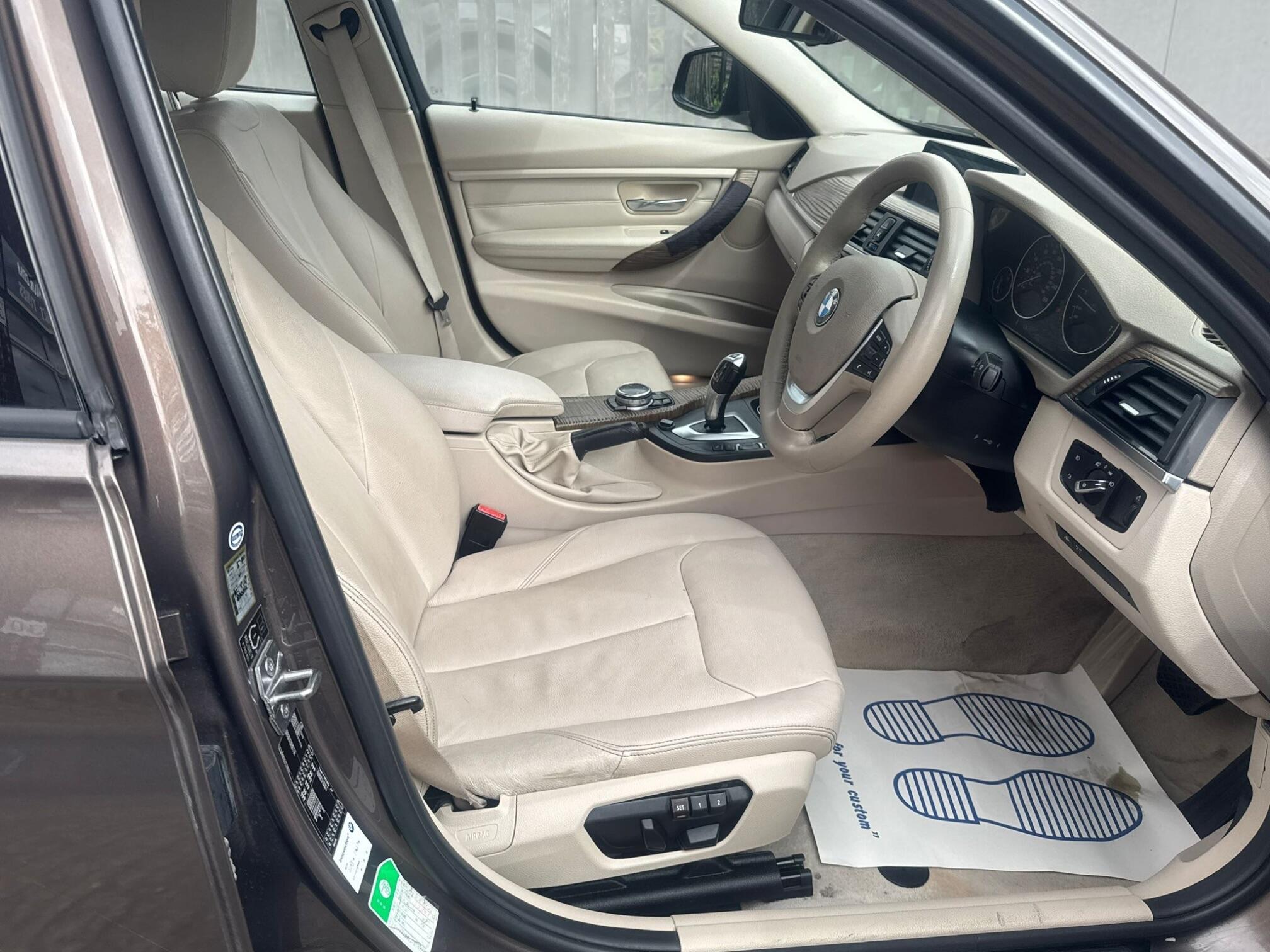 BMW 3 Series view 14