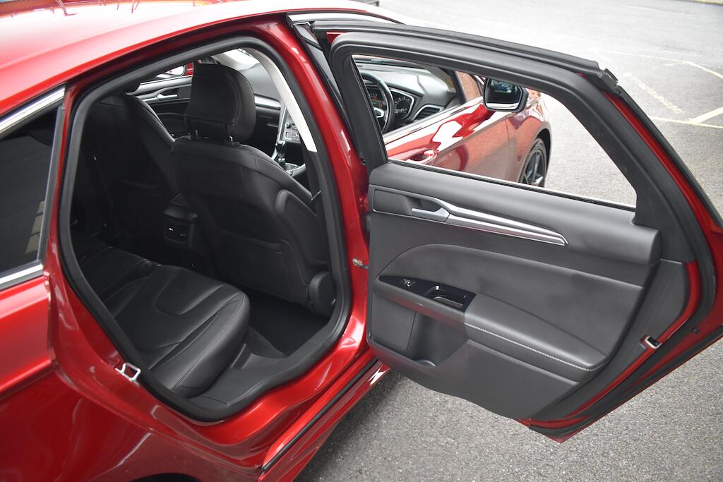 Ford Mondeo view 28