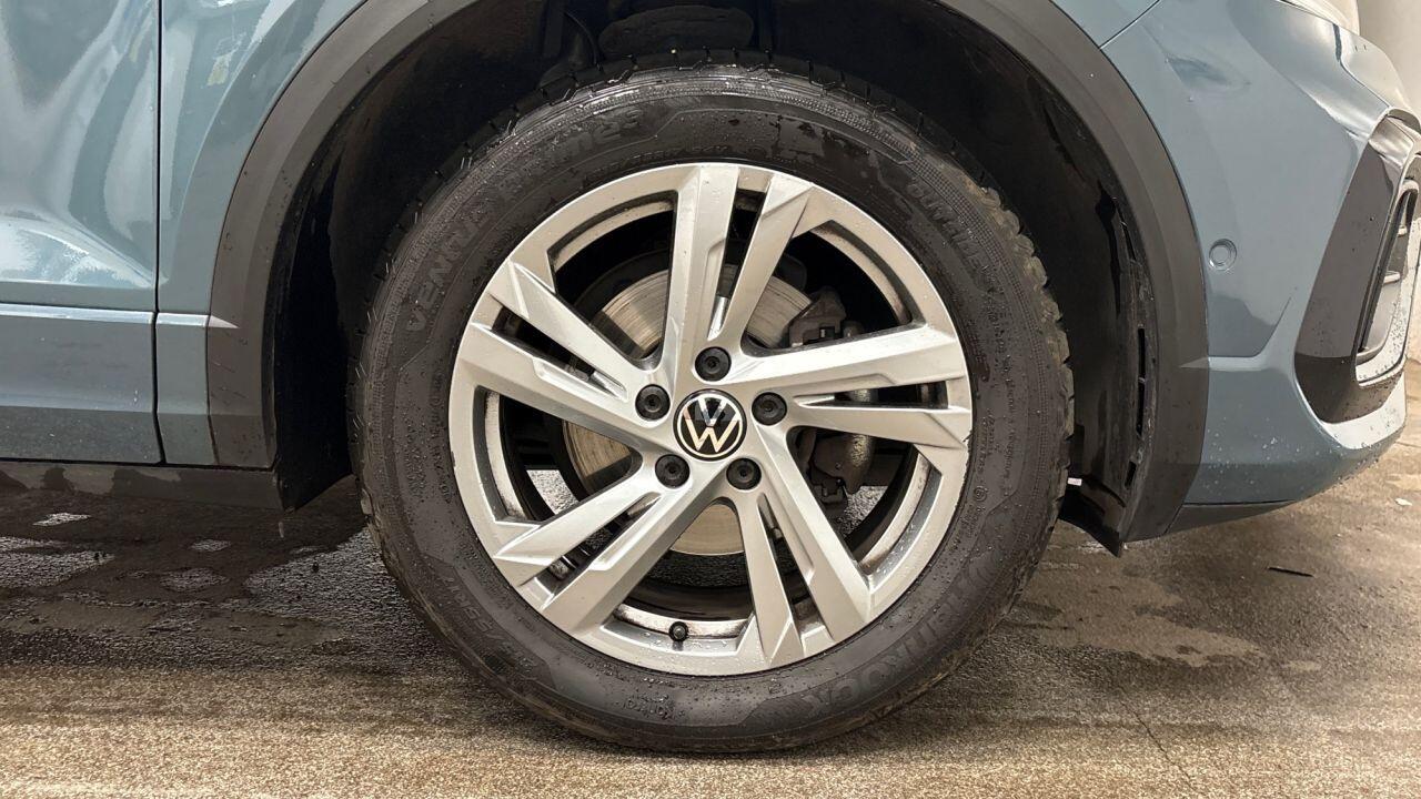Volkswagen T-Roc view 9