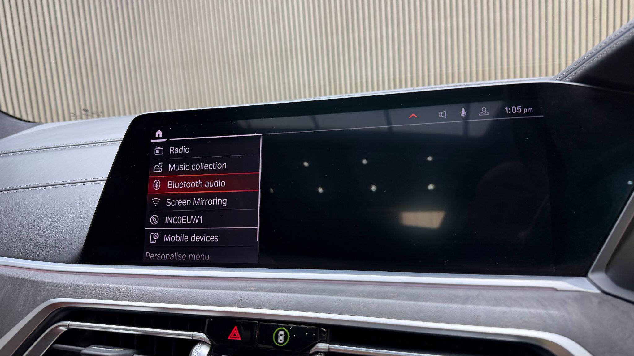 BMW X7 view 24