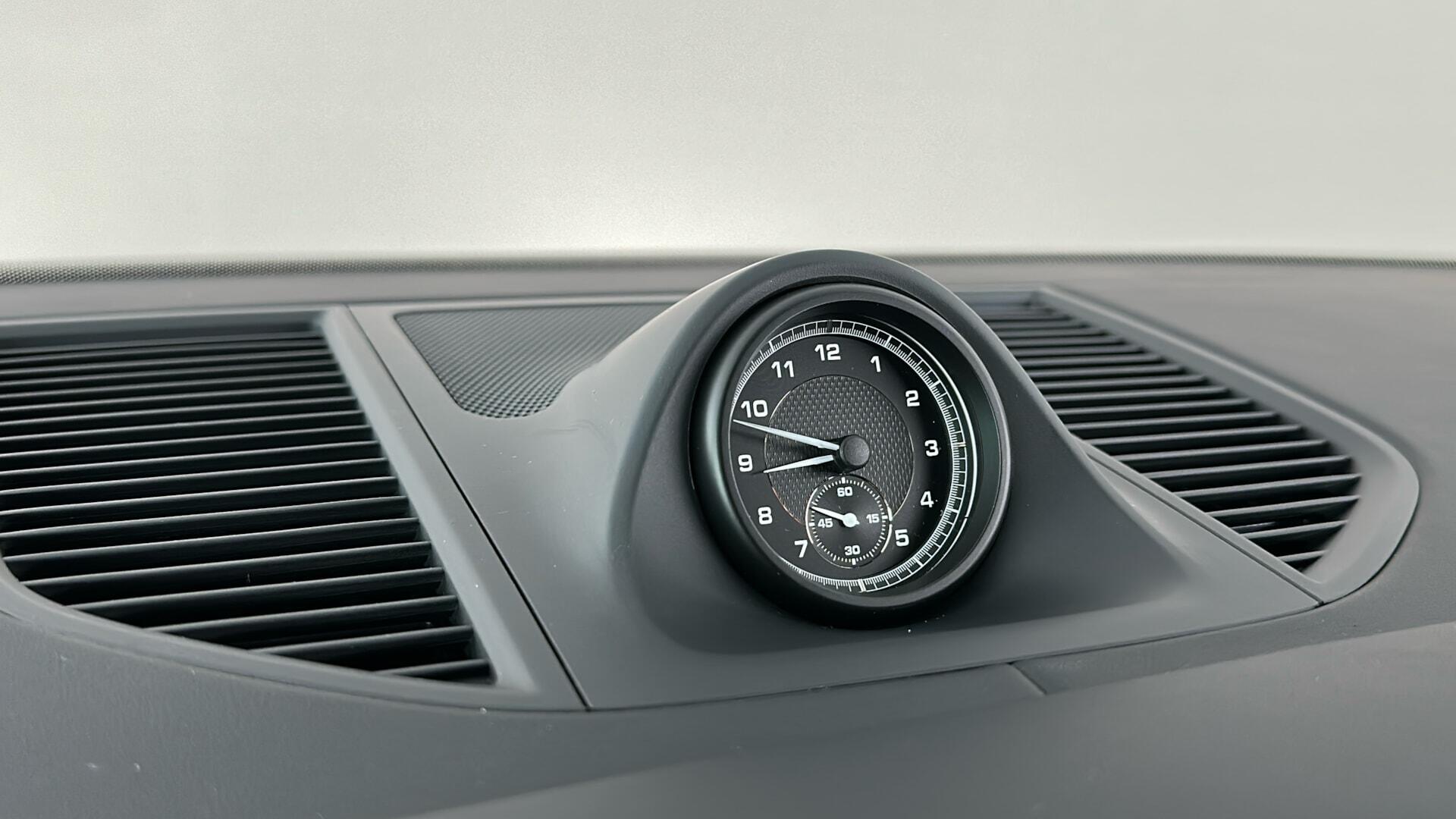 Porsche Macan view 29