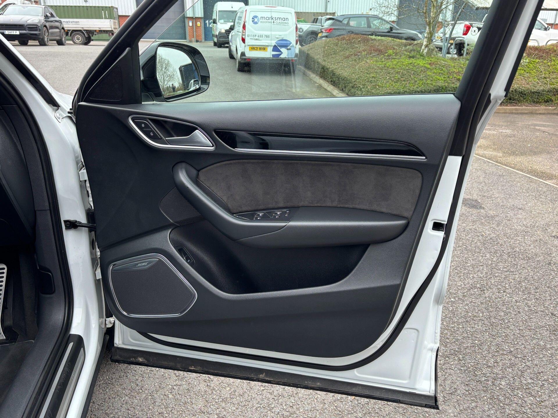 Audi Q3 view 31