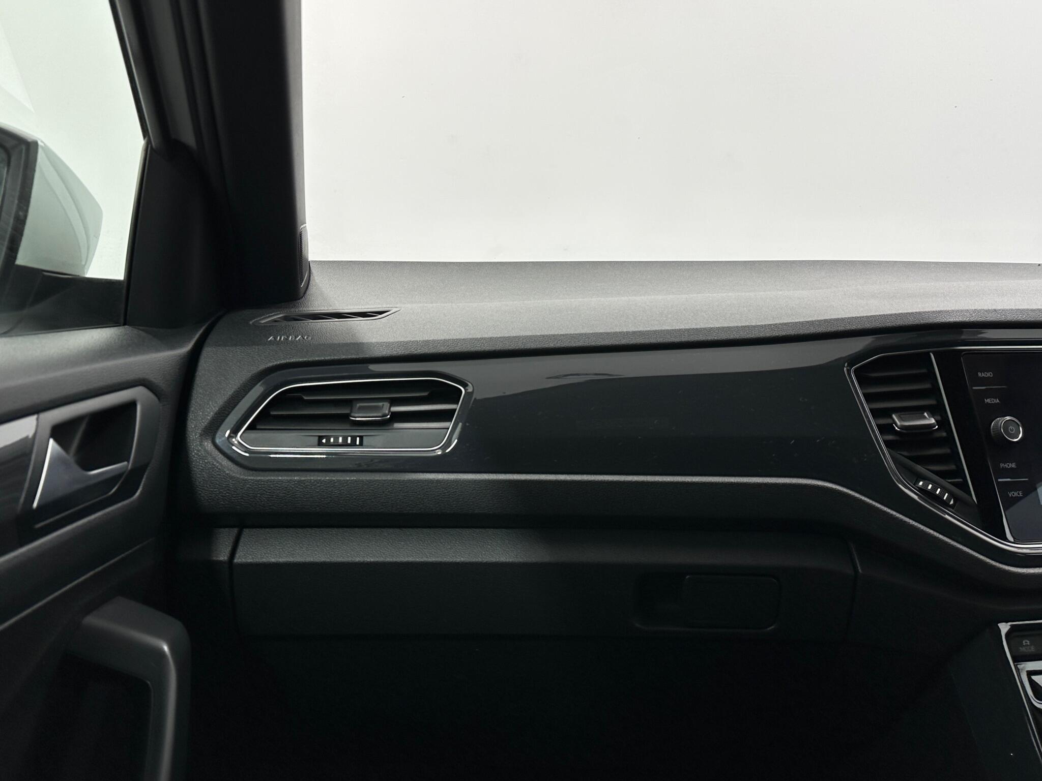 Volkswagen T-Roc view 29